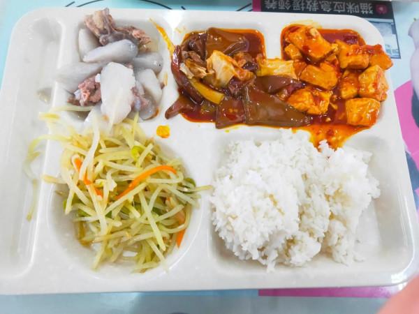 雖然有點晚，但是減肥打卡永遠不會缺席，練起來