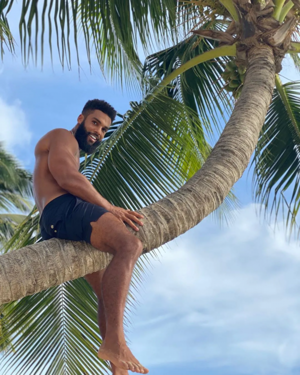 《艾米莉在巴黎》第二季，鮮肉收割機 Emily 又有新男人了