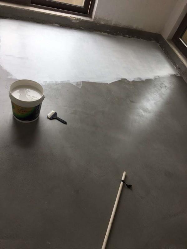 越來越多人家裡地面不鋪地板、瓷磚了，現在流行這樣裝，省錢實用