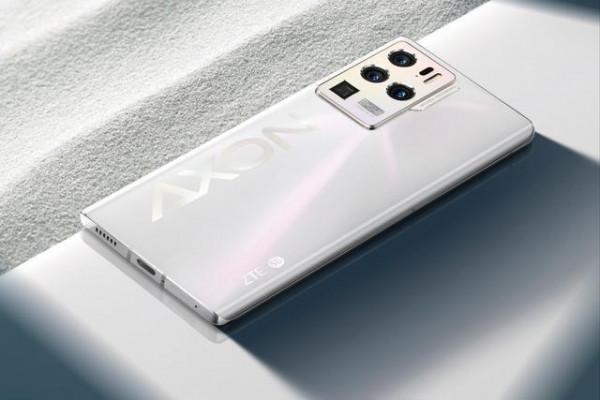 從4698元跌至3498元，吳京代言的旗艦加速退場，最高18GB+1TB組合