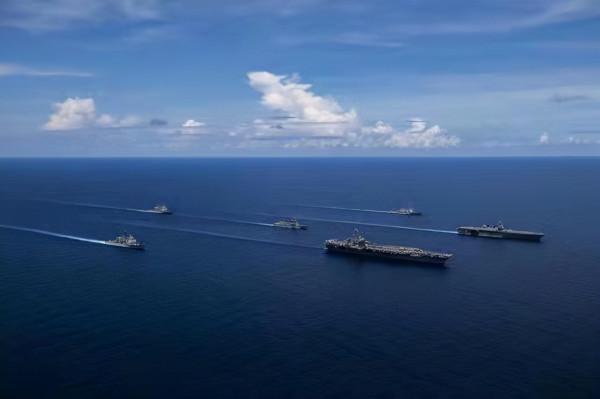 三天兩頭蹭著美國人“刷存在”，日本“準航母”在南海都幹了啥？