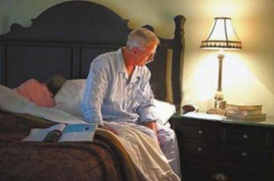 “晚上起夜”與“不起夜”，哪個更健康？醫生來告訴你答案