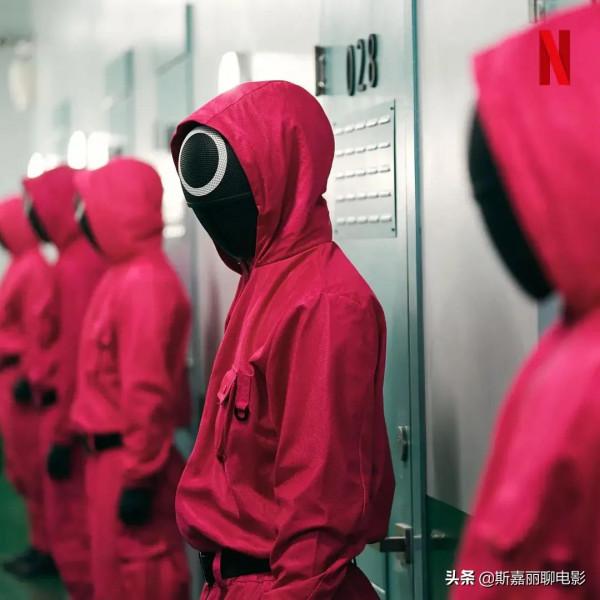 一集死了245人，還有8.1分，3萬人想看。《魷魚遊戲》太懂人性