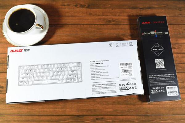 這鍵盤玩上就不想鬆手，平民好價，軸體熱插拔，還有RGB