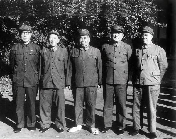 將軍當兵7年才當上排長，多年後卻彎道超車，奇蹟般晉升正國級