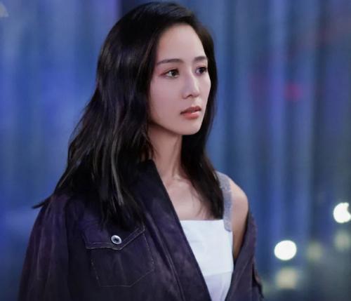 楊紫新劇，和5位天然臉女配同臺比美，誰心虛了？