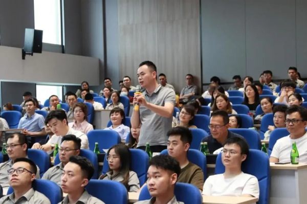 “老實做人，踏實做事”的德貝憑什麼贏得了同行和消費者的認可？