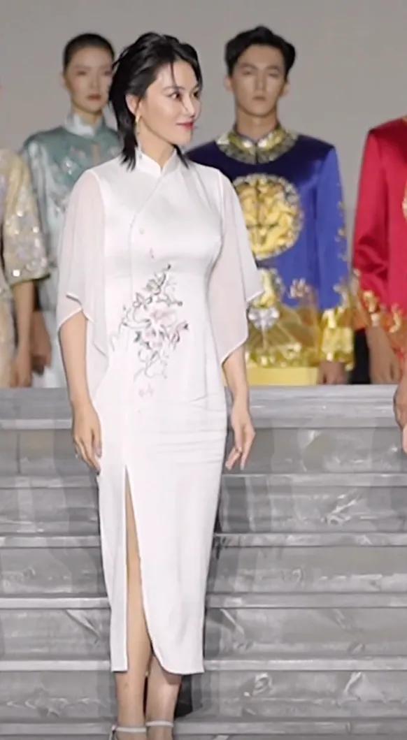 張馨予旗袍寫真照來了