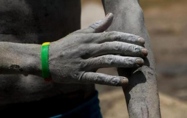 非洲採鹽人的亡命財富:全身潰爛,幾年後雙目失明,每天僅賺60元 非洲採鹽人的亡命財富:全身潰爛,幾年後雙目失明,每天僅賺60元