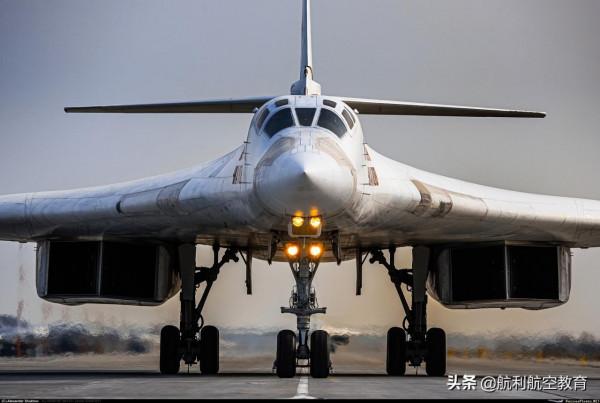 40年前就首飛成功的圖-160，為何今天又再次強調首飛成功？