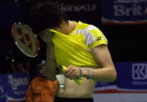 羽球拍掉磅，是每個愛好者都會面臨的問題，客觀與主觀分析來解決