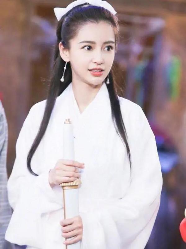 一直覺得楊穎長得像一個女演員，終於找到了