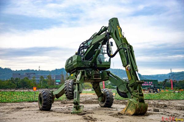 多款國產高科技裝備“豪橫”亮相武警大型工程機械比武場