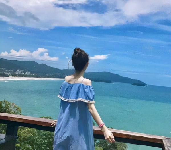 她開始解開襯衫釦子的時候,他終於阻止了,說:“我對不起你。” 她開始解開襯衫釦子的時候,他終於阻止了,說:“我對不起你。”