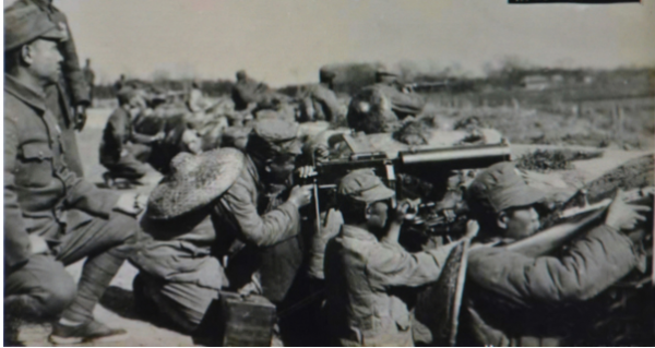 抗戰時,衛立煌會見徐向前,笑言:好險,5年前差點被你活捉 抗戰時,衛立煌會見徐向前,笑言:好險,5年前差點被你活捉