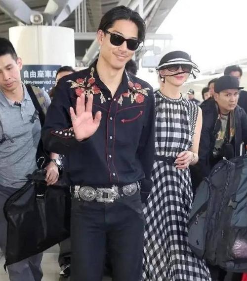 林志玲機場秀恩愛,穿格紋裙配頭紗扮貴婦,老公穿花襯衫顯油膩 林志玲機場秀恩愛,穿格紋裙配頭紗扮貴婦,老公穿花襯衫顯油膩