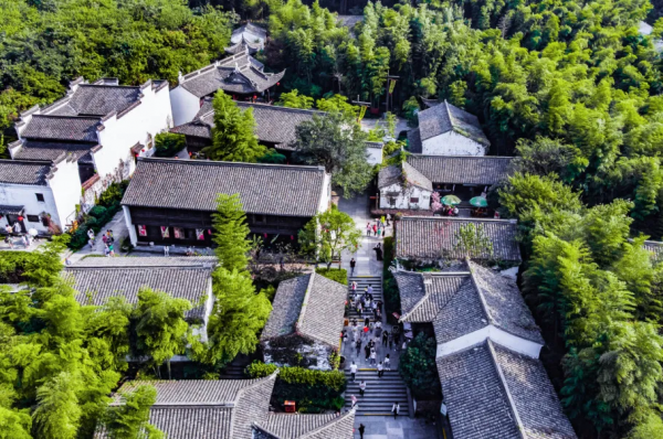 江浙滬最寶藏的溫泉小城,週末來度個假正合適 江浙滬最寶藏的溫泉小城,週末來度個假正合適