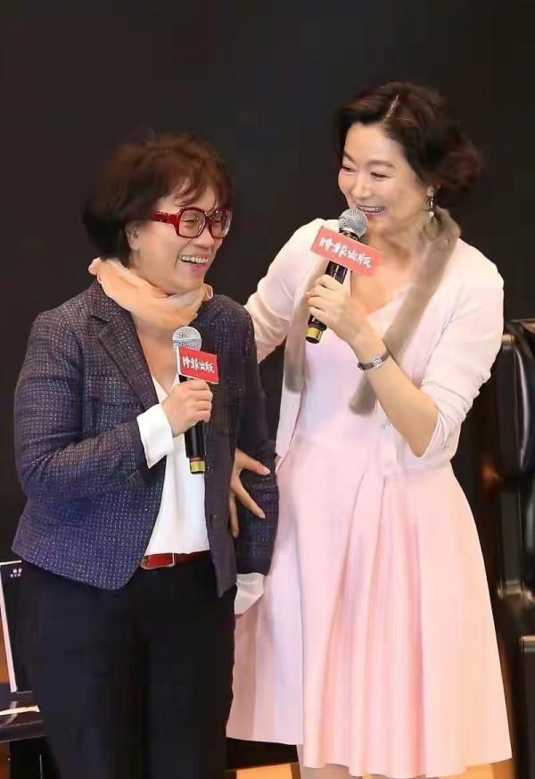 67歲林青霞才是“老來俏”,穿粉連衣裙亮相,氣質端莊女人味十足 67歲林青霞才是“老來俏”,穿粉連衣裙亮相,氣質端莊女人味十足