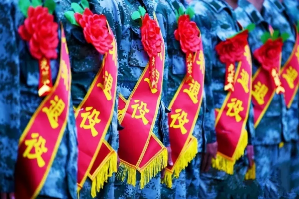 離退伍還有一個月，服役12年戰友何去何從，聽聽老士官的肺腑之言