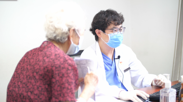 公立三甲西苑醫院，面板科專家佘遠遙，入駐快手免費解答