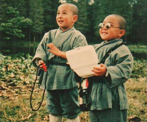 郝劭文：3歲出道10歲片酬千萬，身家卻被父母敗光，只能打工還債