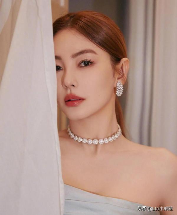 嬌貴女人張雨綺：身穿禮服搭配發型更加顯的嬌貴