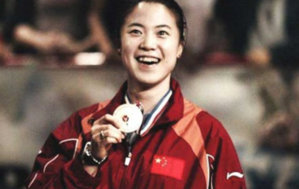 王楠：嫁給大8歲老公郭斌，患癌後老公不離不棄，淚水背後有幸福