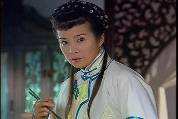 “啞巴新娘”嶽翎和老公相愛15年，堅持丁克，老公是圈外人？