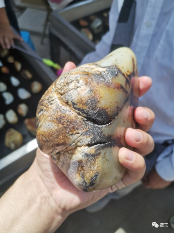 國慶假期去和田巴扎買玉,市場情況是這樣的…… 國慶假期去和田巴扎買玉,市場情況是這樣的……