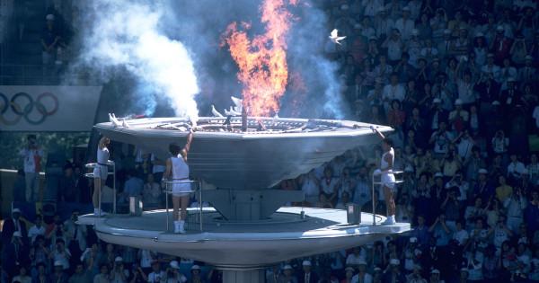 那屆奧運會開幕式,聖火點燃後,將和平鴿變成燒烤 那屆奧運會開幕式,聖火點燃後,將和平鴿變成燒烤