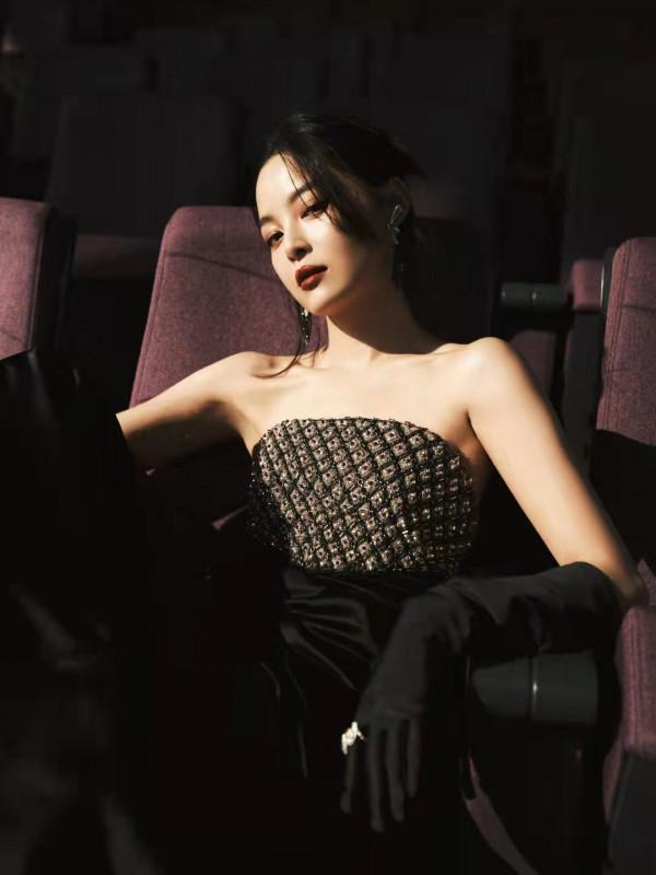 芭莎紅毯女星各顯神通,楊冪驚豔眾人,鍾楚曦、宋茜這是撞衫了嗎 芭莎紅毯女星各顯神通,楊冪驚豔眾人,鍾楚曦、宋茜這是撞衫了嗎