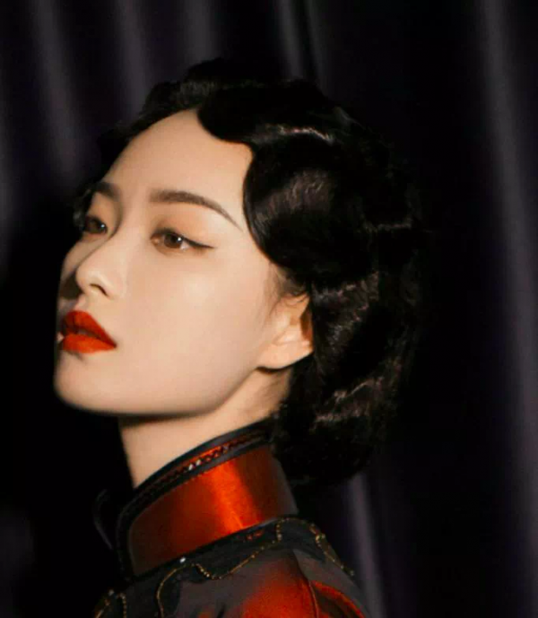 楊冪臉型像芒果,高圓圓法令紋突兀,越美豔越不適合民國造型? 楊冪臉型像芒果,高圓圓法令紋突兀,越美豔越不適合民國造型?