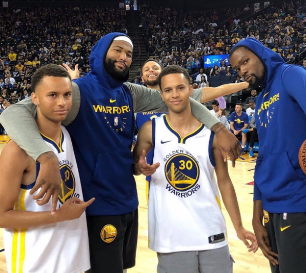 姚明若有所思,科比當保安,詹韋坐地鐵,這些山寨球星能以假亂真 姚明若有所思,科比當保安,詹韋坐地鐵,這些山寨球星能以假亂真