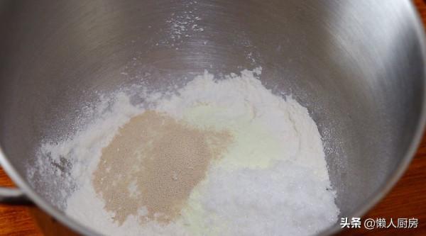 這是毛毛蟲麵包一次醒發的做法,大人小孩搶著吃,學會可以出攤了 這是毛毛蟲麵包一次醒發的做法,大人小孩搶著吃,學會可以出攤了