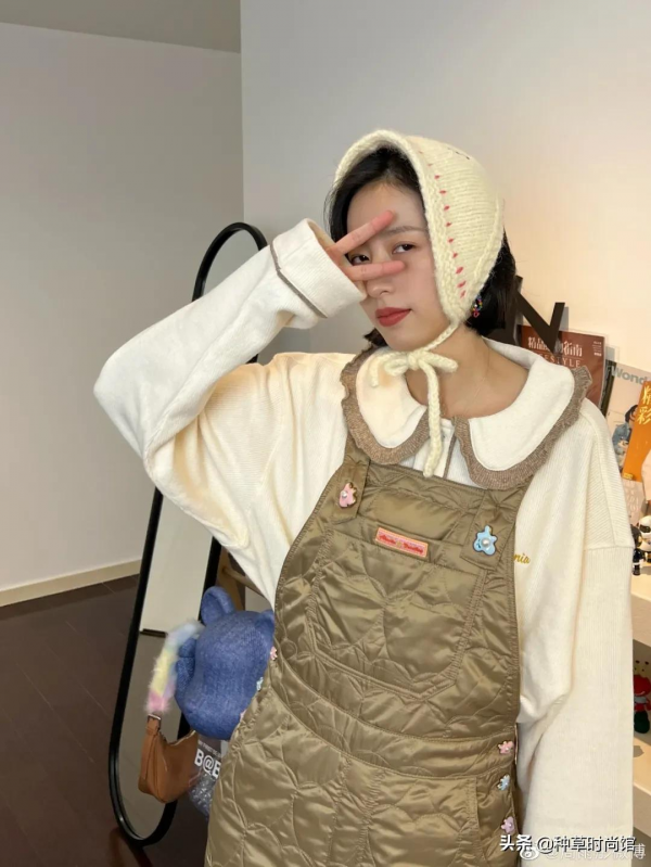 今年流行的奶奶風“毛呢羽絨服”，越土越時髦