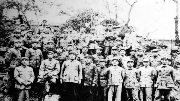 1955年，一野四軍2人授中將軍銜，6人授少將軍銜，1人大校軍銜