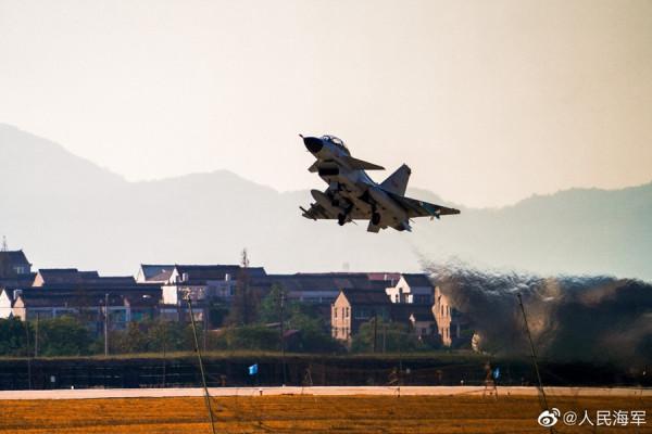 桌布上新啦！海空雄鷹多機型訓練直刺蒼穹