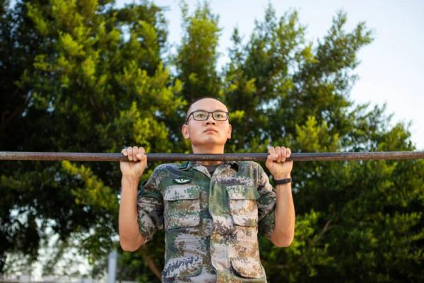 辭去教師，只為圓夢軍旅！