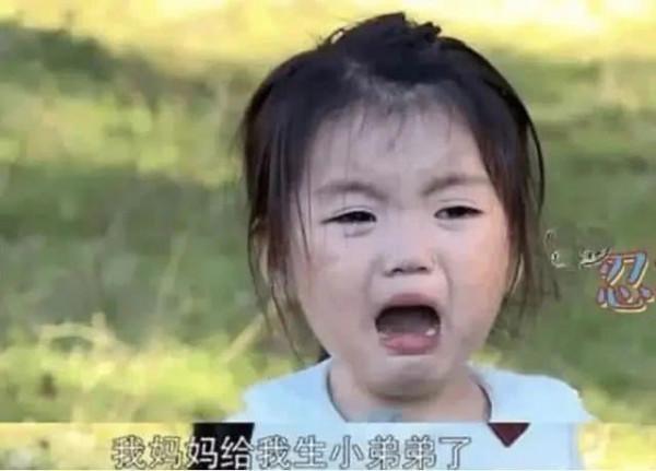 阿拉蕾：4歲賺錢養弟弟，在沒愛的環境帶淚成長，懂事得讓人心疼