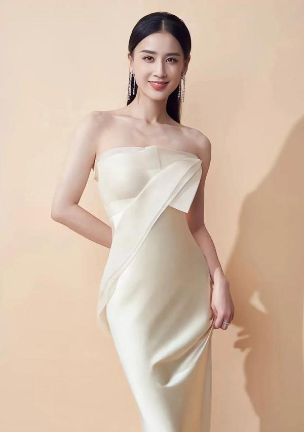 當初嫁給低調的百億富豪被罵，如今的黃聖依美麗漂亮洋氣高階