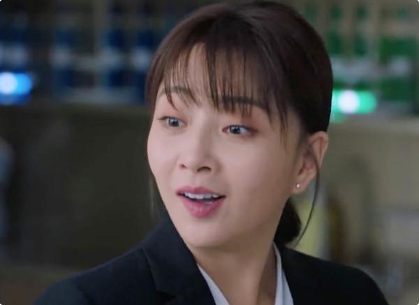 僅開播1集，收視就破1，2022開年央視大劇殺來，劇情越看越有癮