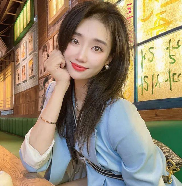 體壇最美女神舒思瑤婚後首曬照:顏值氣質依舊,穿衣風格保守很多 體壇最美女神舒思瑤婚後首曬照:顏值氣質依舊,穿衣風格保守很多