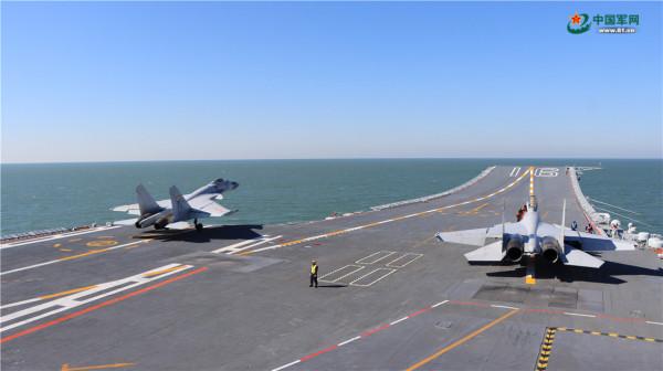 特稿丨航線——記海軍航空大學某基地艦載機飛行教官群體