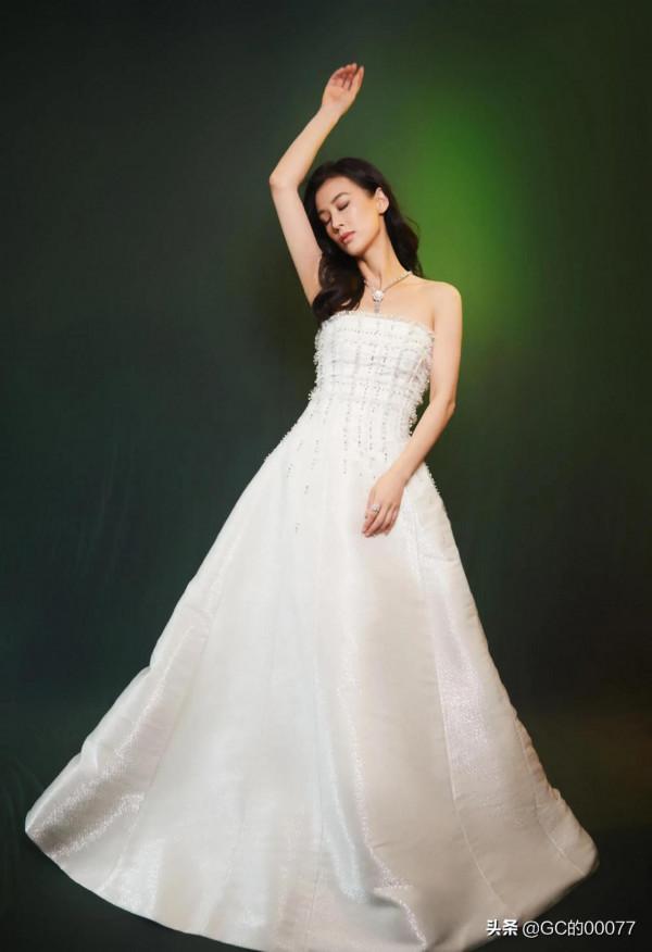 明星圖片黃聖依