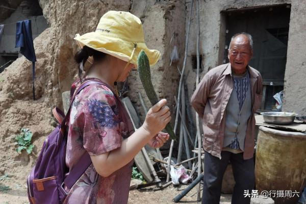 農民大爺上山割下“神仙草”,點燃防蚊蟲能保10小時,看是啥 農民大爺上山割下“神仙草”,點燃防蚊蟲能保10小時,看是啥