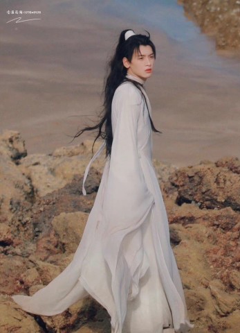 《天官賜福》路透曝光，站姐畫衣服，這個保密程度你期待嗎