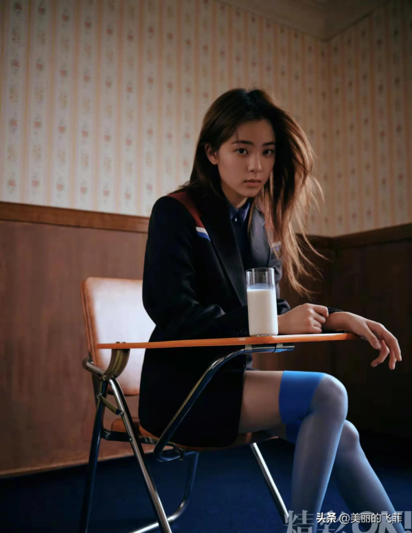美麗的女孩，關曉彤和歐陽娜娜，誰更具有氣質呢