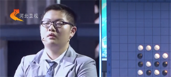 丈夫病逝後，農村媽媽打工擺攤養育三胞胎，仨兒子一個比一個爭氣