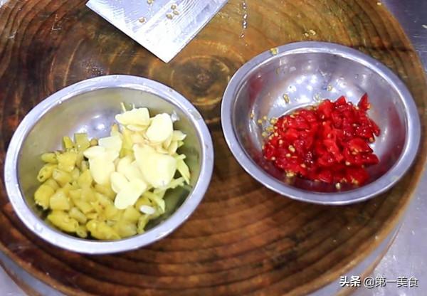 酸菜魚最簡單好吃的做法,魚片鮮嫩爽滑,在家也能做出飯店的味道 酸菜魚最簡單好吃的做法,魚片鮮嫩爽滑,在家也能做出飯店的味道