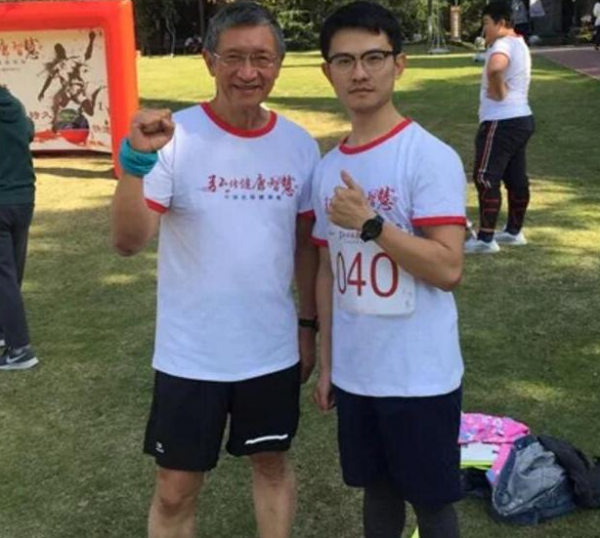 小夥得了怪病，醫生看不出病因，為自救考醫科大學後找到治療方法